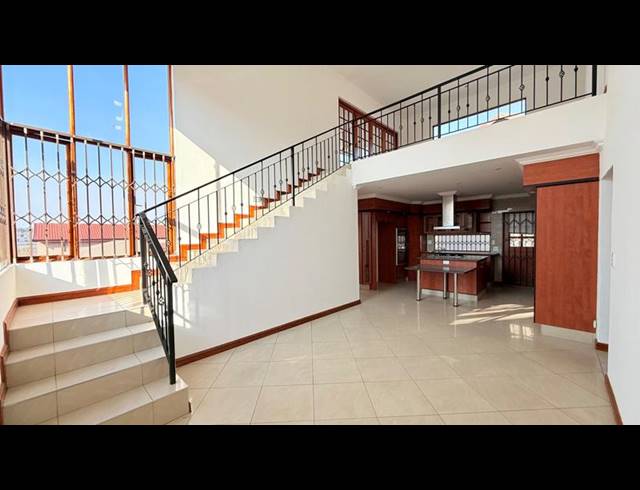 4 BEDROOM TOWNHOUSE FOR SALE IN BARBEQUE DOWNS